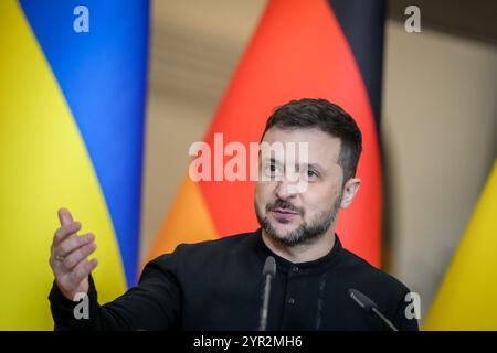 Kiew, Ukraine. 02 décembre 2024. Volodymyr Zelensky, président de l'Ukraine, donne une conférence de presse après une rencontre avec le chancelier fédéral. Crédit : Kay Nietfeld/dpa/Alamy Live News Banque D'Images