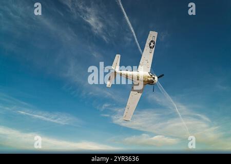 1940s US Navy Grumman F4F Wildcat en patrouille Banque D'Images