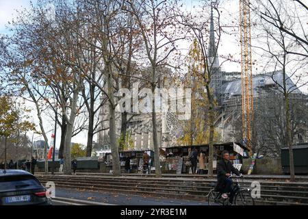 Paris, France. 02 décembre 2024. La réouverture de notre Dame de Paris est prévue pour le week-end des 7 et 8 décembre. Les préparatifs pour les cérémonies de réouverture de la cathédrale se poursuivent le 2 décembre 2024 à Paris, France. Photo de Lionel Urman/ABACAPRESS. COM Credit : Abaca Press/Alamy Live News Banque D'Images