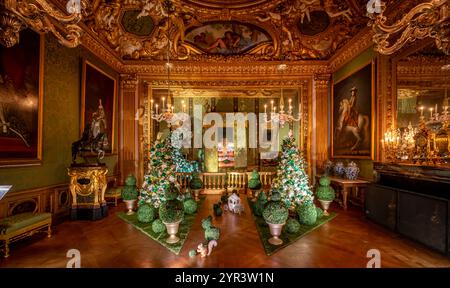 Maincy, France - 11 29 2024 : le Grand Noël. Vue d'un voyage de conte de fées la princesse et le pois Banque D'Images