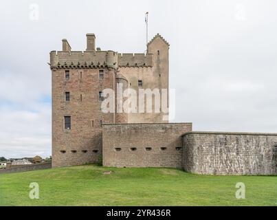 Château de Broughty regardant à l'est du port de Broughty, Dundee, Angus, Écosse Banque D'Images
