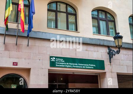 Logrono, Espagne- 27 mai 2024 : la façade du gouvernement du bâtiment Rioja qui a le ministère des Finances à Logrono, dans le nord de l'Espagne Banque D'Images