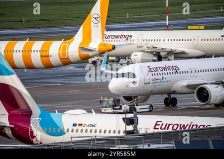 Flughafen Düsseldorf, Eurowings A320neo Airbus und Condor Flieger auf dem Vorfeld, Düsseldorf, NRW, Deutschland, Flughafen dus *** Aéroport de Düsseldorf, Eurowings A320neo Airbus et Condor Aircraft sur l'aire de trafic, Düsseldorf, NRW, Allemagne, Aéroport dus Banque D'Images