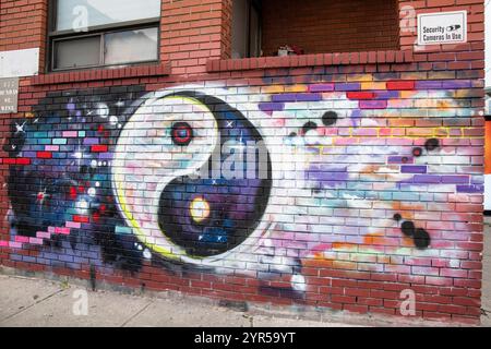 Murale représentant les débuts de la vie dans Chinatown sur Grange place dans le centre-ville de Toronto, Ontario, Canada Banque D'Images