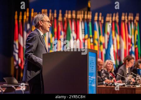 La Haye, Hollande méridionale, pays-Bas. 2 décembre 2024. L’Ambassadeur de France aux pays-Bas, S.E. M. FranÃ‡Ous ALABRUNE, évoque les défis auxquels est confrontée la Cour pénale internationale, en particulier celui de la sécurité des fonctionnaires de justice. La 23e session de l’Assemblée des États parties à la Cour pénale internationale (CPI) a débuté le 2 décembre à la Haye. Des représentants de 124 pays et de diverses organisations ont participé à des discussions critiques sur le budget de la CPI, son impartialité, sa sécurité et l'adoption mondiale du Statut de Rome. (Crédit image : © James Petermeier/ZUMA Banque D'Images