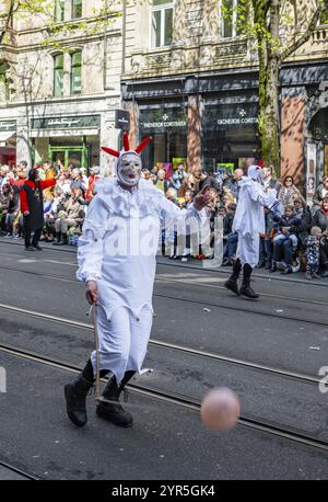 Les participants déguisés en bouffons du canton invité de Schwyz, symposium des bouffons des sociétés carnavalesques Maerchler, défilé des cos historiques Banque D'Images