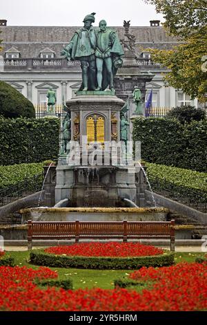 Petite place Zabel de style néo-Renaissance avec la sculpture des comtes d'Egmont et Hoorn, place du petit Sablon, Bruxelles, Belgique, Europe Banque D'Images