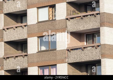 Détail d'un immeuble moderne de grande hauteur avec fenêtres Banque D'Images