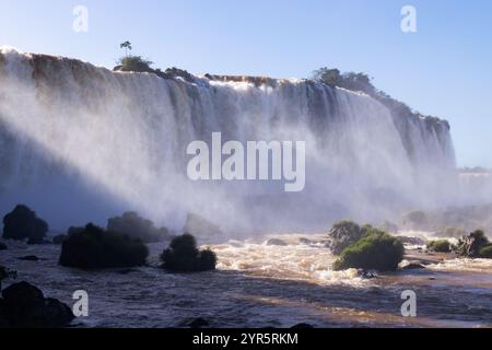 Chutes d'Iguazu côté Brésil - plusieurs chutes d'eau dans un paysage naturel à la frontière du Brésil Argentine, parc national des chutes d'Iguazu, Brésil Amérique du Sud Banque D'Images