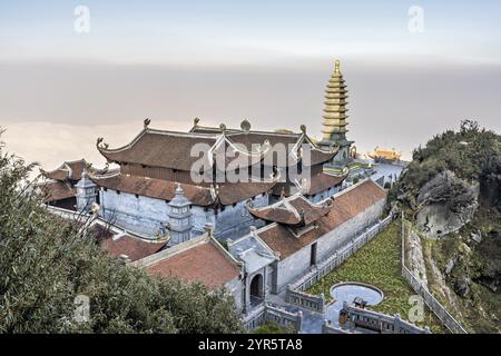 Le temple Kim son Bao Thang au sommet de Fansipan, la plus haute montagne du Vietnam Banque D'Images