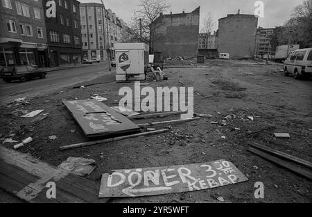 Allemagne, Berlin, 11 novembre 1991, dévastation à l'angle de Rosenthaler Strasse et Kleine Rosenthaler Strasse, peuplement de kebab détruit, Europe Banque D'Images