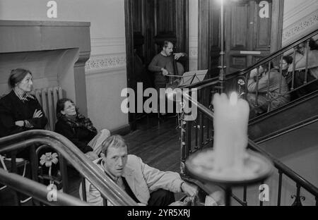 Allemagne, Berlin, 25 novembre 1991, événement à Domizil, le service artistique de l'église protestante de la cathédrale de Berlin, sur le violoncelle : Wilfried Staufenbiel Banque D'Images