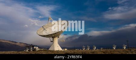 MARS 2021, Owens Valley Radio Observatory (OVRO), Bishop, Californie, États-Unis - centre de recherche de Cal Tech - vue de 130 pieds plat Banque D'Images