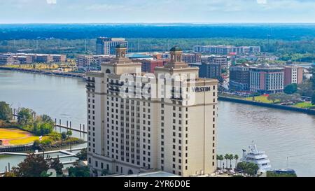 Westin Hotel Savannah - vue aérienne sur Savannah Géorgie par un jour brumeux - SAVANNAH, GÉORGIE - 29 OCTOBRE 2024 Banque D'Images