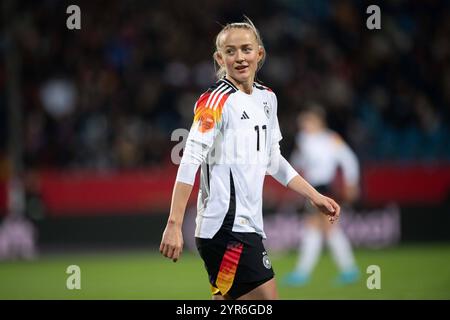 Lea Schueller, Schüller GER , Halbe Figur, Halbfigur, Fussball Laenderspiel der Frauen, Deutschland GER - Italien ITA 1-2, AM 02.12.2024 in Bochum/Deutschland. *** Lea Schueller, Schüller GER , demi-figurine, demi-figurine, match international de football féminin, Allemagne GER Italie ITA 1 2, le 02 12 2024 à Bochum Allemagne Banque D'Images