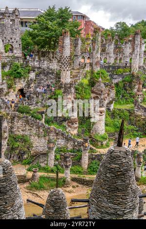 GUIZHOU, GUIYANG, CHINE, 16 AOÛT 2022 : vallée de Yelang, la collection massive d'art s'étend sur plus de deux millions de pieds carrés et comprend des châteaux, des lacs, Banque D'Images