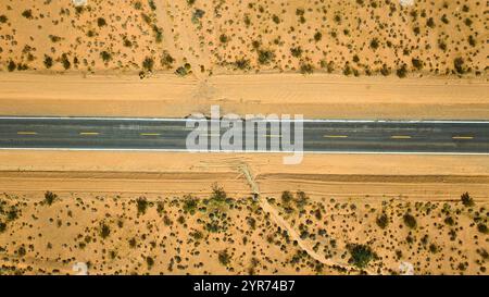 Vue aérienne du désert et paysage sableux de haut en bas Banque D'Images
