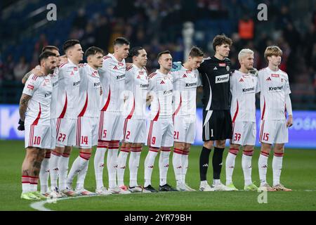 Cracovie, Pologne. 30 novembre 2024. Équipe de LKS Lodz vue lors du match de football BETCLIC 1 POLISH LEAGUE 2024/2025 entre Wisla Cracovie et LKS Lodz au stade Municipal. Score final : Wisla Krakow 2:1 LKS Lodz. Crédit : SOPA images Limited/Alamy Live News Banque D'Images