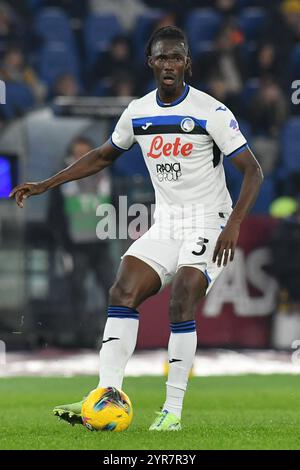 Rome, Latium. 02 décembre 2024. Odilon Kossounou d'Atalanta lors du match de Serie A entre Roma et Atalanta au stade olympique, Italie, le 02 décembre 2024. Crédit crédit : massimo insabato/Alamy Live News Banque D'Images