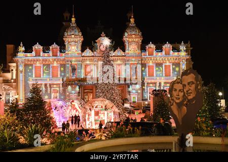 Monaco, France. 1er décembre 2024. Décorations de Noël sur la place du casino Montecarlo. Crédit : SOPA images Limited/Alamy Live News Banque D'Images