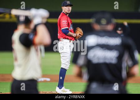 HERMOSILLO, MEXIQUE - NOVEMBRE 29 : Manuel Chavez, lanceur de départ pour les Eagles Mexicali, fait un pitch en première manche, lors d'un match Liga Arco Mexicana del Pacifico entre Aguilas et Naranjeros à l'estadio Fernando Valenzuela le 29 novembre 2024 à Hermosillo, Mexique. (Photo de Luis Gutierrez/Norte photo) Banque D'Images