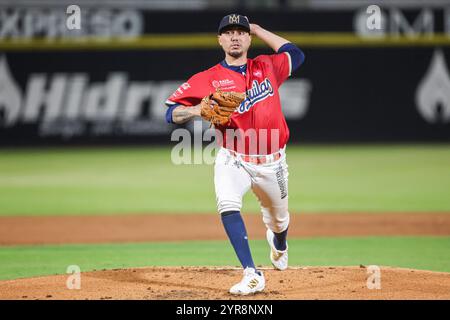 HERMOSILLO, MEXIQUE - NOVEMBRE 29 : Manuel Chavez, lanceur de départ pour les Eagles Mexicali, fait un pitch en première manche, lors d'un match Liga Arco Mexicana del Pacifico entre Aguilas et Naranjeros à l'estadio Fernando Valenzuela le 29 novembre 2024 à Hermosillo, Mexique. (Photo de Luis Gutierrez/Norte photo) Banque D'Images