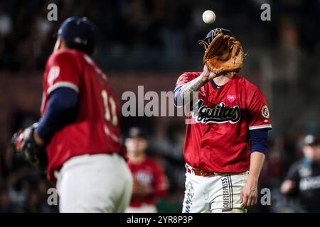 HERMOSILLO, MEXIQUE - NOVEMBRE 29 : Manuel Chavez (R) lanceur de départ pour les Eagles Mexicali, réagit en troisième manche, lors d'un match Liga Arco Mexicana del Pacifico entre Aguilas et Naranjeros à l'Estadio Fernando Valenzuela le 29 novembre 2024 à Hermosillo, Mexique. (Photo de Luis Gutierrez/Norte photo) Banque D'Images