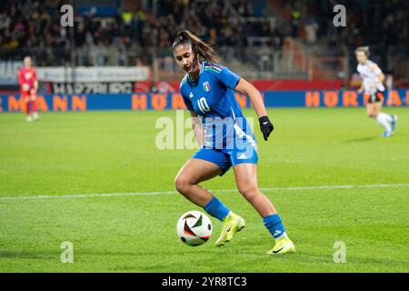 Bochum, Allemagne. 02 décembre 2024. Chiara BECCARI (ITA) action, action individuelle, match international de football féminin, Allemagne (GER) - Italie (ITA) 1-2, le 2 décembre 2024 à Bochum/Allemagne. Crédit : dpa Picture alliance/Alamy Live News Banque D'Images