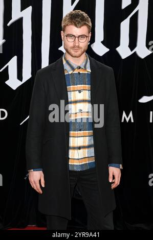 Linus Weber BEI der Premiere des Kinofilms Nosferatu - Der Untote im Zoo Palast. Berlin, 02.12.2024 *** Linus Weber à la première du film Nosferatu les morts-vivants au Zoo Palast Berlin, 02 12 2024 Foto:XF.xKernx/xFuturexImagex nosferatu 4270 Banque D'Images