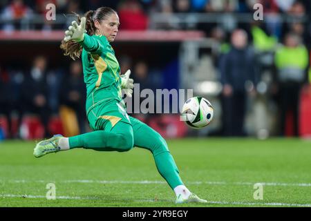 Allemagne. 02 décembre 2024. Fussball Frauen Laenderspiel Deutschland - Italien am 02.12.2024 im Vonovia Ruhrstadion in Bochum Laura Giuliani ( Italien ) la réglementation DFB interdit toute utilisation de photographies comme séquences d'images et/ou quasi-vidéo. Foto : Revierfoto crédit : ddp Media GmbH/Alamy Live News Banque D'Images