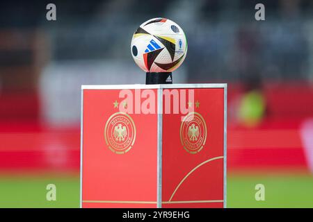 Allemagne. 02 décembre 2024. Fussball Frauen Laenderspiel Deutschland - Italien am 02.12.2024 im Vonovia Ruhrstadion in Bochum Spielball/Ball la réglementation DFB interdit toute utilisation de photographies comme séquences d'images et/ou quasi-vidéo. Foto : Revierfoto crédit : ddp Media GmbH/Alamy Live News Banque D'Images