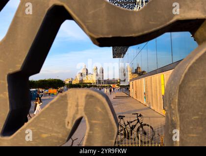 Vieux port avec Cathédrale de la Major, Musée des civilisations de l'Europe, Fort Saint-Jean, Palais du Pharao, notre-Dame de la Grande, Palais Longchamp le 14 août 2024 à Marseille, France. Photographe : Peter Schatz Banque D'Images