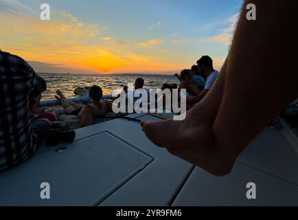 Marseille, France. 14 août 2024. Personnes sur un bateau de croisière dans le port le 14 août 2024 à Marseille, France. Photographe : ddp images/STAR-images crédit : ddp Media GmbH/Alamy Live News Banque D'Images