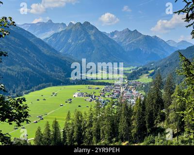 Haldensee, Autriche. 02 septembre 2024. Mountainbiker sur la piste jusqu'à Haeselgehrer Berg en automne le 2 septembre 2024 à Elbigenalp, Lechtal, Autriche. Photographe : ddp images/STAR-images crédit : ddp Media GmbH/Alamy Live News Banque D'Images