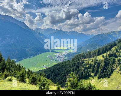 Haldensee, Autriche. 02 septembre 2024. Mountainbiker sur la piste jusqu'à Haeselgehrer Berg en automne le 2 septembre 2024 à Elbigenalp, Lechtal, Autriche. Photographe : ddp images/STAR-images crédit : ddp Media GmbH/Alamy Live News Banque D'Images