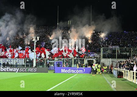 1er décembre 2024, stade Artemio franchi, Florence, Italie ; Serie A Enilive Football match ; Fiorentina versus Inter ; supporters de Fiorentina Banque D'Images