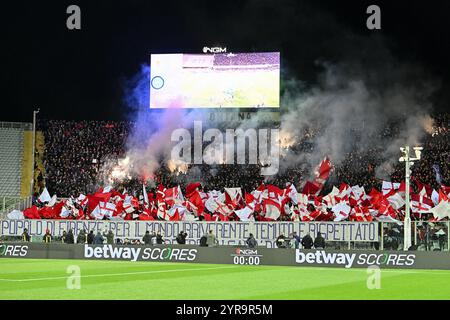 1er décembre 2024, stade Artemio franchi, Florence, Italie ; Serie A Enilive Football match ; Fiorentina versus Inter ; supporters de Fiorentina Banque D'Images