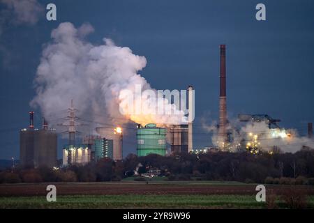 Hüttenwerke Krupp-Mannesmann, HKM à Duisburg-Hüttenheim, 2 hauts fourneaux, cokerie, nuage de trempe, sur la gauche, la centrale au gaz, co Banque D'Images