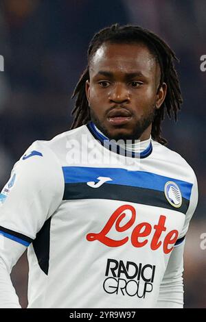 Ademola Lookman d'Atalanta regarde pendant le match de football de Serie A AS Roma - Atalanta BC Stadio Olimpico le 2 décembre 2024 à Rome, Italie Banque D'Images