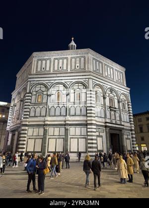Le Baptistère Saint-Jean sur la Piazza San Giovanni en face du Duomo à Florence, Italie. Banque D'Images