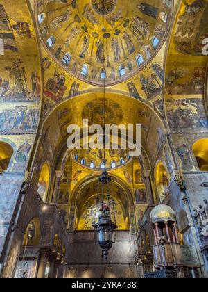 Détail intérieur du transept nord de la basilique de Saint Marc à Venise, Italie. Banque D'Images