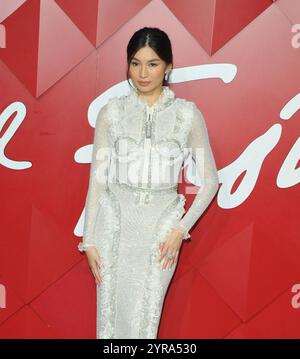 Londres, Royaume-Uni. 02 décembre 2024. Gemma Chan aux Fashion Awards 2024, Royal Albert Hall, Kensington Gore, le lundi 02 décembre 2024 à Londres, Angleterre, Royaume-Uni. CAP/CAN © CAN/Capital Pictures crédit : Capital Pictures/Alamy Live News Banque D'Images