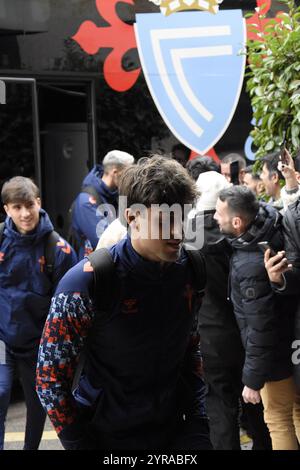 Fotografias del RC Celta de Vigo bajando del bus y entrando al Hotel Banque D'Images