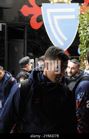 Fotografias del RC Celta de Vigo bajando del bus y entrando al Hotel Banque D'Images