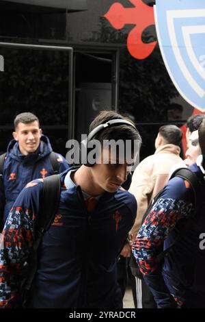 Fotografias del RC Celta de Vigo bajando del bus y entrando al Hotel Banque D'Images