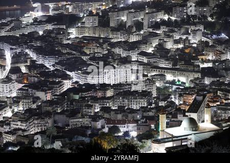 Algérie, Alger : vue nocturne du quartier de Bab El Oued *** local légende *** Banque D'Images