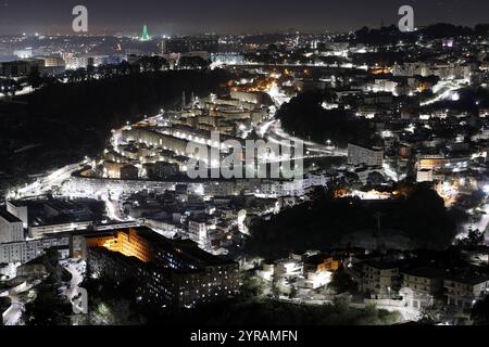 Algérie, Alger : vue nocturne du quartier de Bab El Oued *** local légende *** Banque D'Images