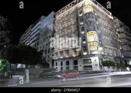 Algérie, Alger : vue de nuit de l’hôtel « Hôtel Albert 1er » dans le centre ville *** local légende *** Banque D'Images