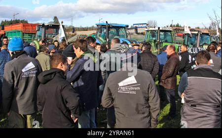 Le Mans (nord-ouest de la France), le 2024/26 : manifestation des paysans. Rassemblement des membres de la FNSEA (Fédération nationale des syndicats des exploitants agricoles) Banque D'Images