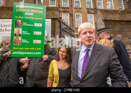 Boris Johnson et sa femme d'alors, Marina Wheeler, font campagne pour le maire de Londres Banque D'Images